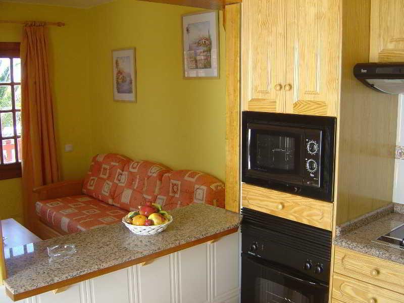 Apartamentos Castillo Beach 칼레타데푸스테 외부 사진