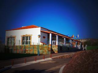 Apartamentos Castillo Beach 칼레타데푸스테 외부 사진
